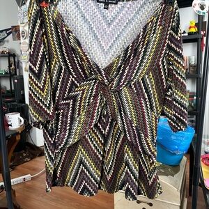 Cable & Gauge Women's V-Neck Twist Front Top in Multi-Color Chevron